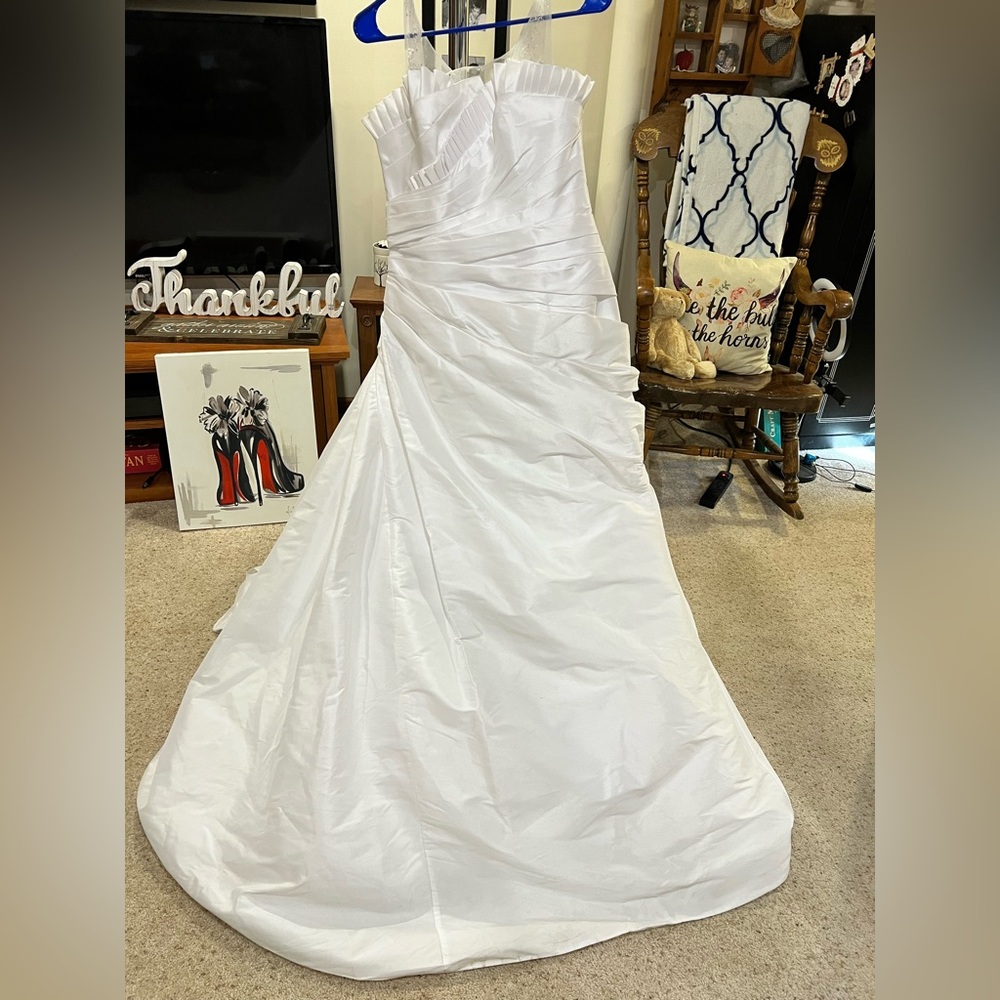 NWT Modeca Bridal wedding dress
